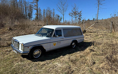 Restaurierter Oldtimer Mercedes als Leichenwagen